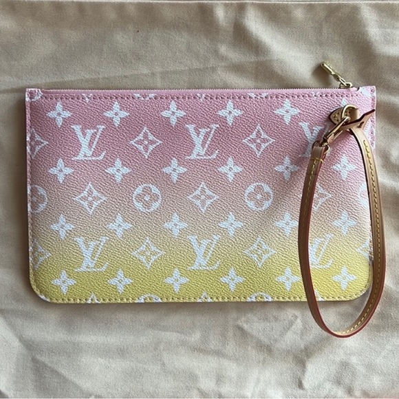 🔅❕TRADED❕🔅Louis Vuitton Neverfull Pouch By the Pool Light Pink & Yellow - Picture 5 of 9